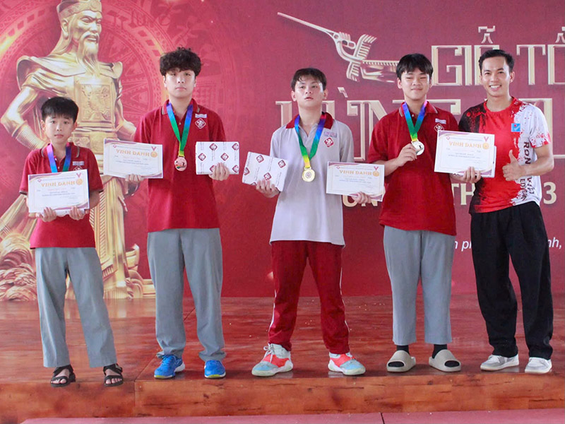 Câu lạc bộ Cầu lông - Giải đấu 