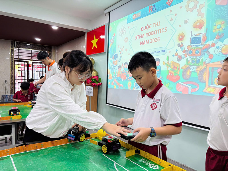 Đấu trường Robot cùng Câu lạc bộ STEM Robotics