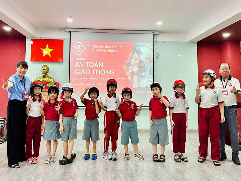 Trường học an toàn - Em vui đến trường