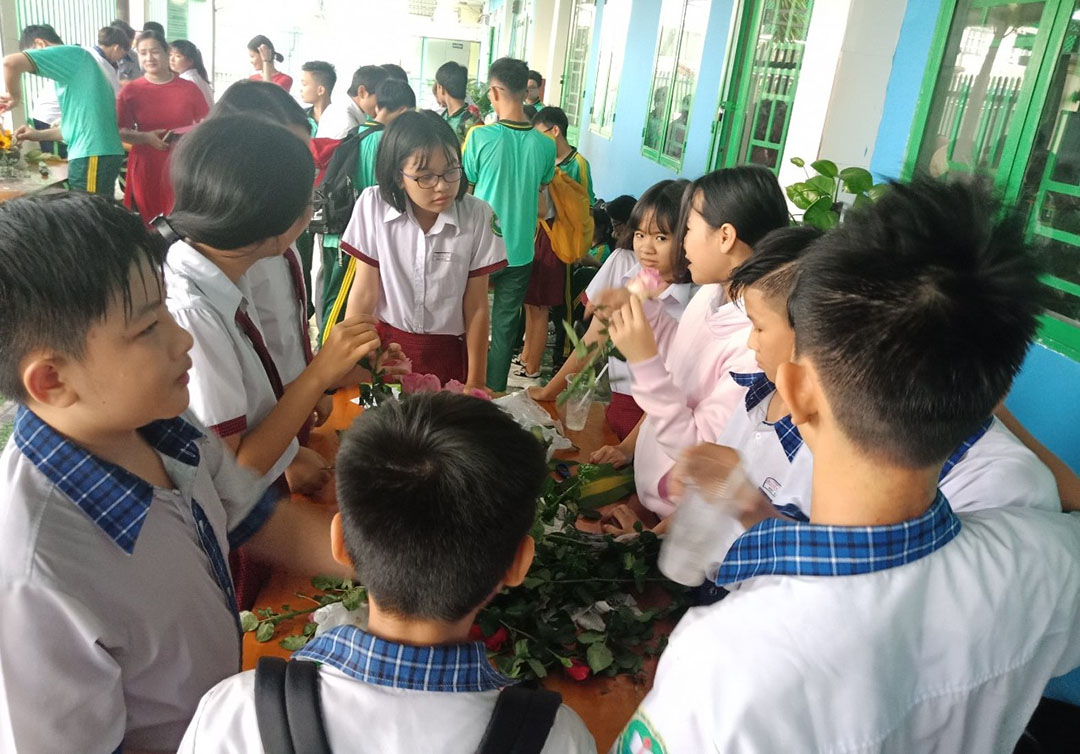 hoat dong chao mung ngay 20 10 1