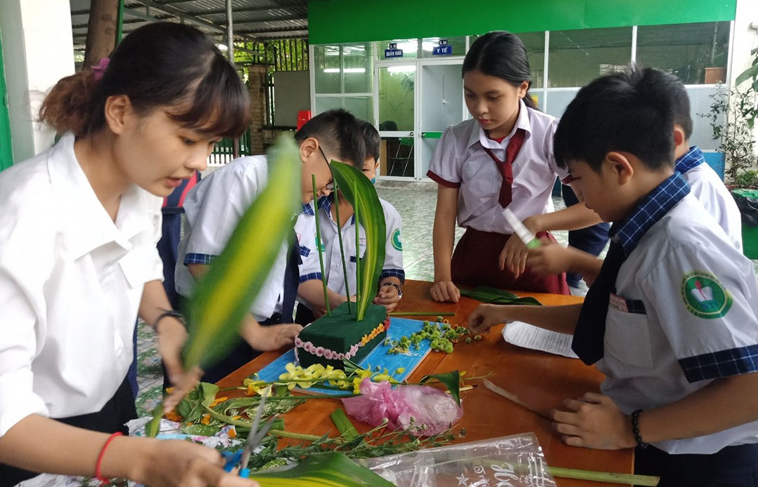 hoat dong chao mung ngay 20 10 3