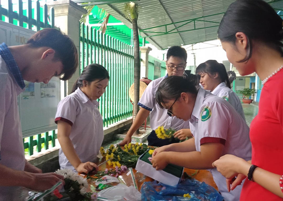 hoat dong chao mung ngay 20 10 4
