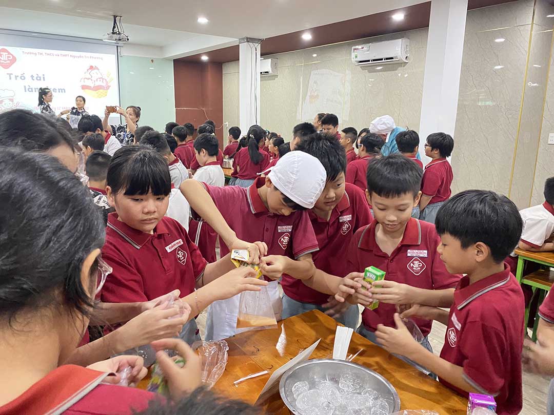 hoat dong lam kem he 2023 5