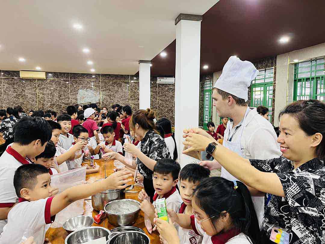 hoat dong lam kem he 2023 6