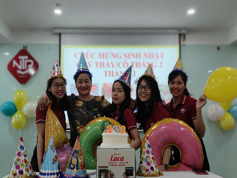 Họp mặt ngày Quốc tế Phụ nữ 8/3/2021