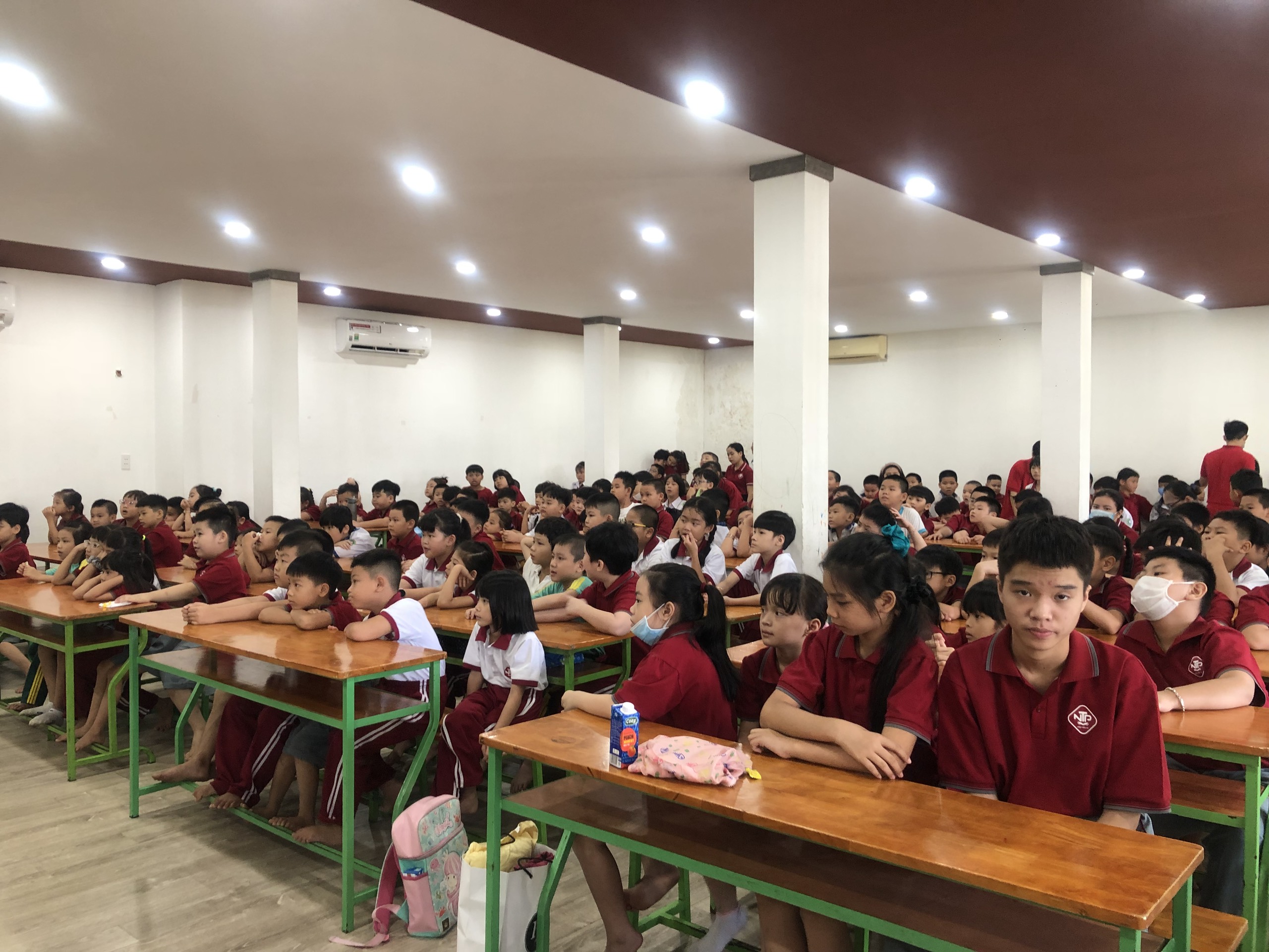 ntp chao tuan moi em va nhung nguoi ban 1